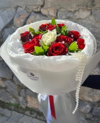 İncili Kırmızı Gül Buketi